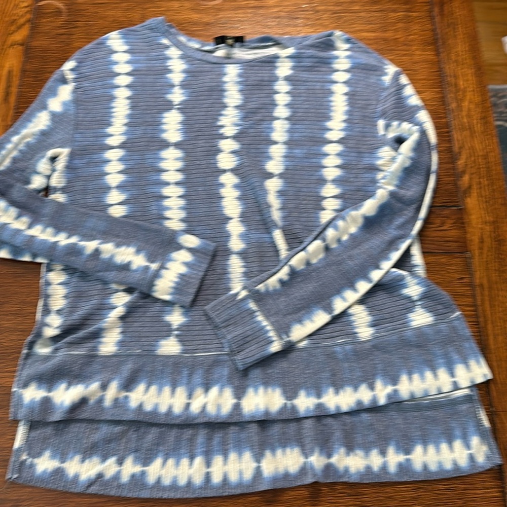 Women’s Jessica Simpson, blue and white tie dye knit top size L